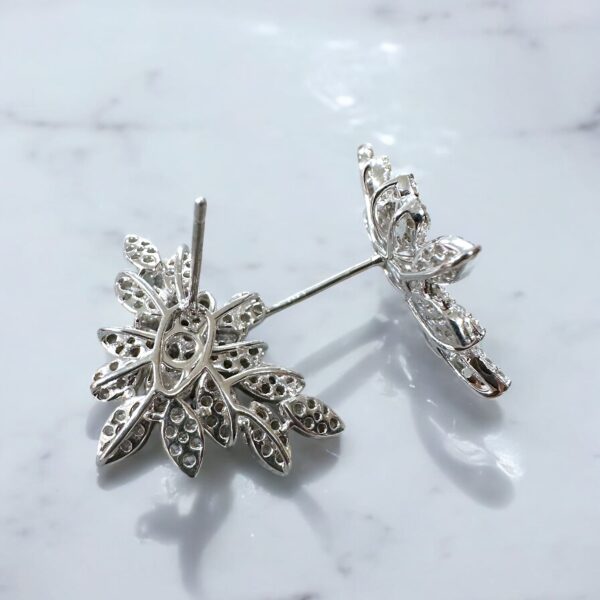 ダイヤモンドのピアス15　リーフピアスroyal　 ダイヤモンド