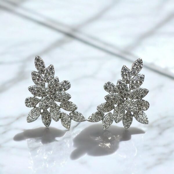 ダイヤモンドのピアス15　リーフピアスroyal　 ダイヤモンド
